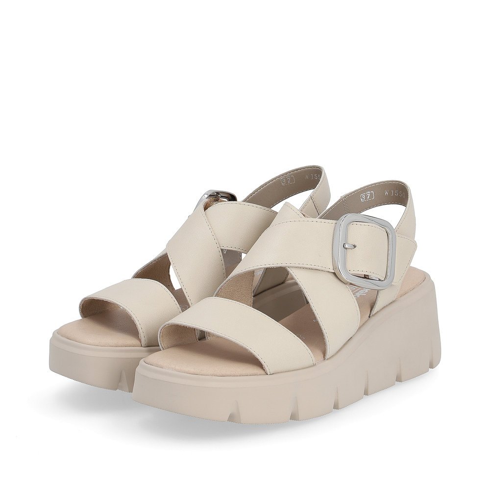 Rieker sandales compensées beiges pour femmes W1550-60. Chaussures inclinée sur le côté.