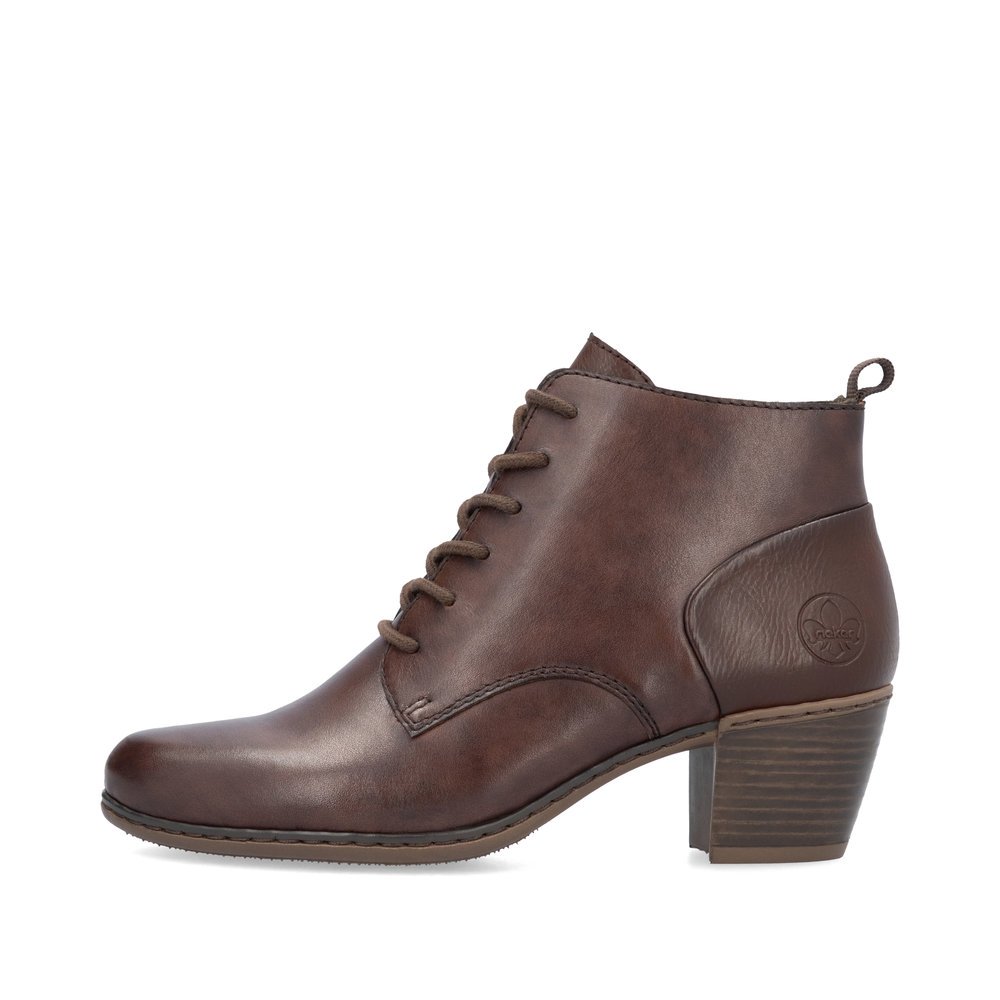 Chocolate brown Rieker women´s ankle boots Y2101-25 with a zipper. Outside of the shoe.