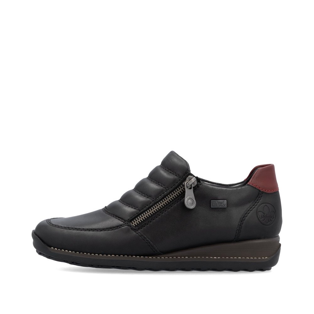 Black Rieker women´s slippers 44268-00 with RiekerTEX membrane as well as a zipper. Outside of the shoe.