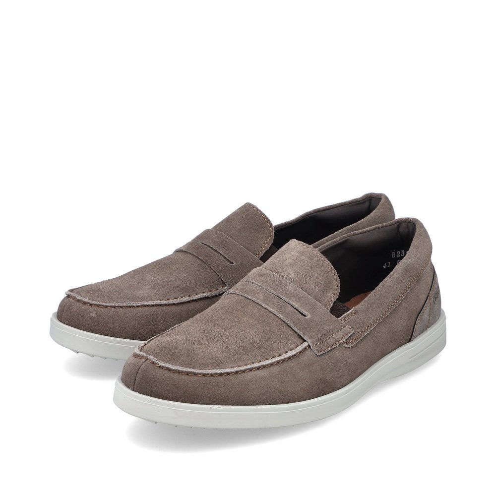 Light brown Rieker men´s slippers B2350-25 with an elastic insert. Shoes laterally.