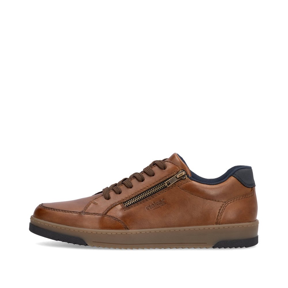 Brown Rieker men´s low-top sneakers 17502-24 with a zipper as well as extra width H. Outside of the shoe.