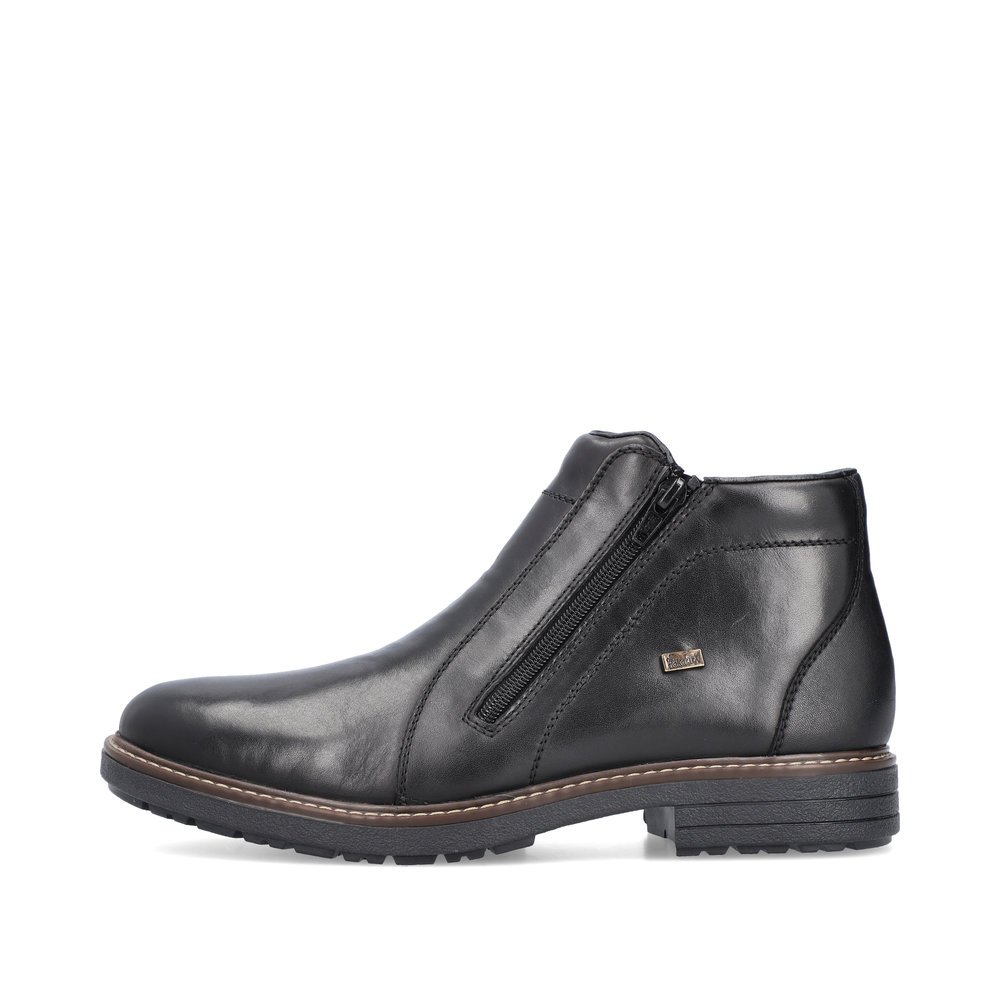 Black Rieker men´s ankle boots 33160-00 with RiekerTEX technology as well as zipper. Outside of the shoe.