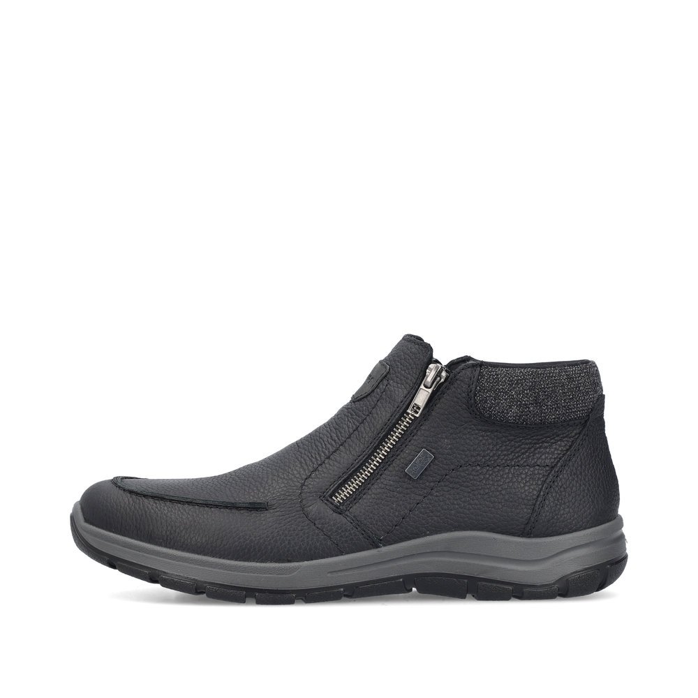 Black Rieker men´s ankle boots 03660-00 with RiekerTEX membrane as well as a zipper. Outside of the shoe.