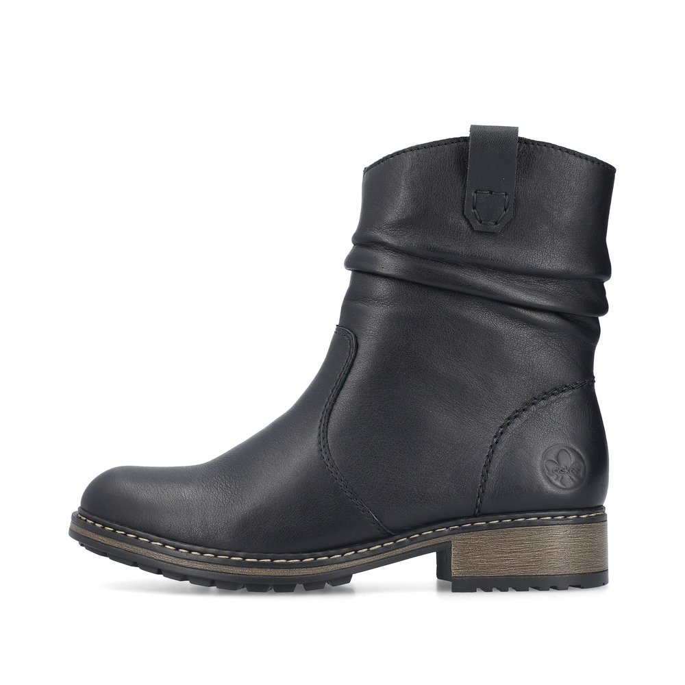 Night black Rieker women´s ankle boots Z6883-00 with a zipper. Outside of the shoe.