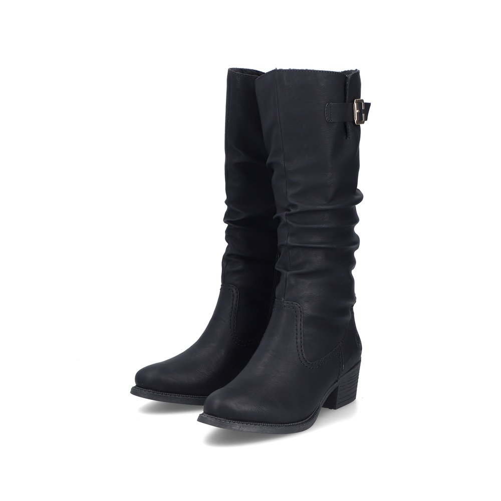 Jet black Rieker women´s high boots 73191-00 with a gathered look as well as zipper. Shoes laterally.