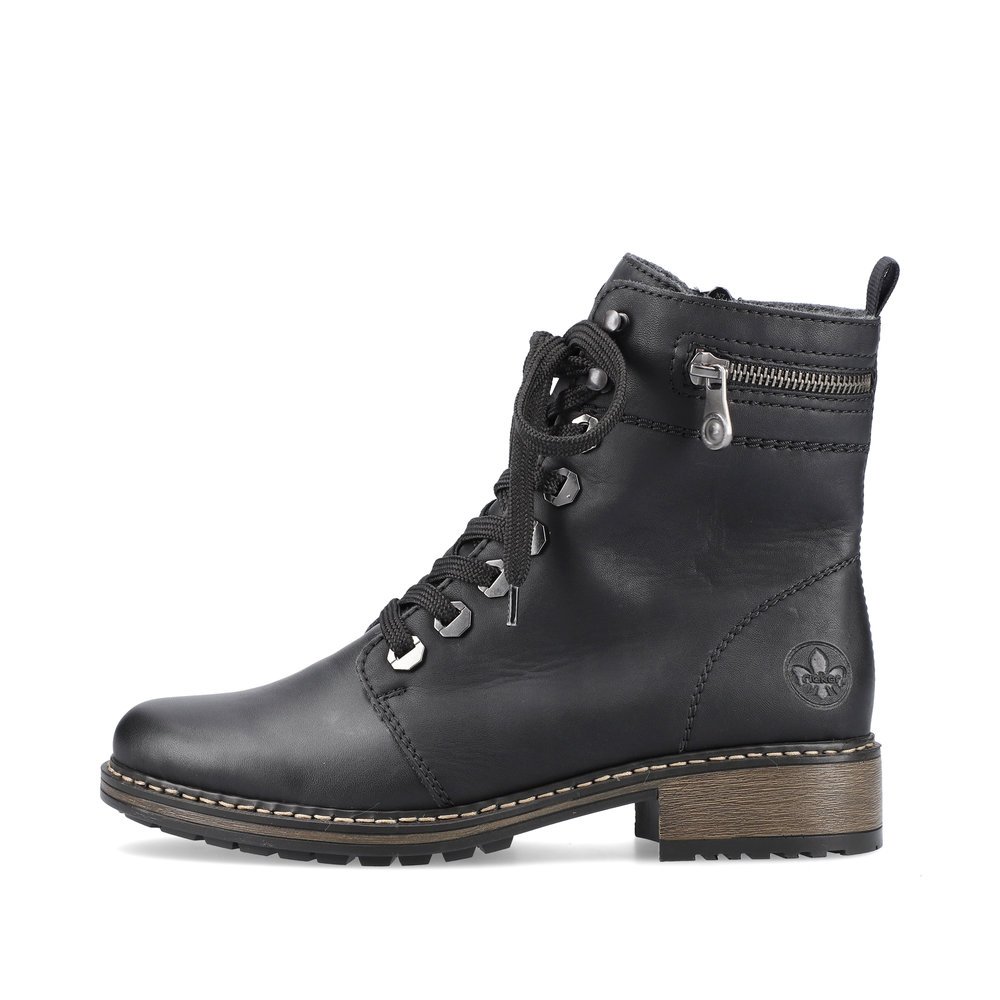 Asphalt black Rieker women´s biker boots Z6810-00 with a zipper. Outside of the shoe.