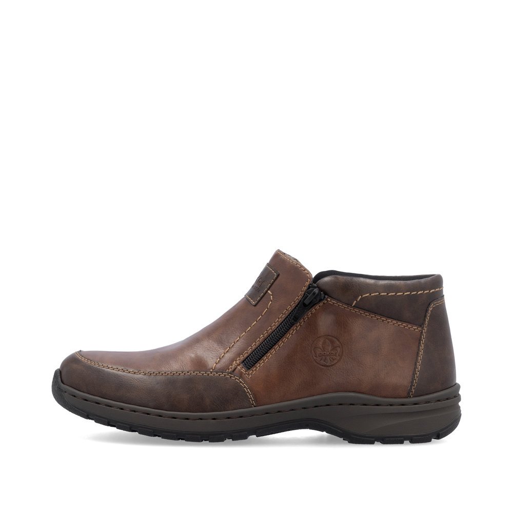 Brown Rieker men´s slippers 03352-24 with a zipper as well as extra width H. Outside of the shoe.