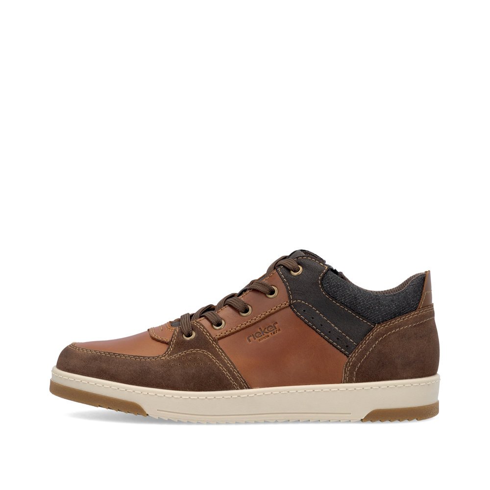 Brown Rieker men´s low-top sneakers 17501-24 with a zipper as well as extra width H. Outside of the shoe.