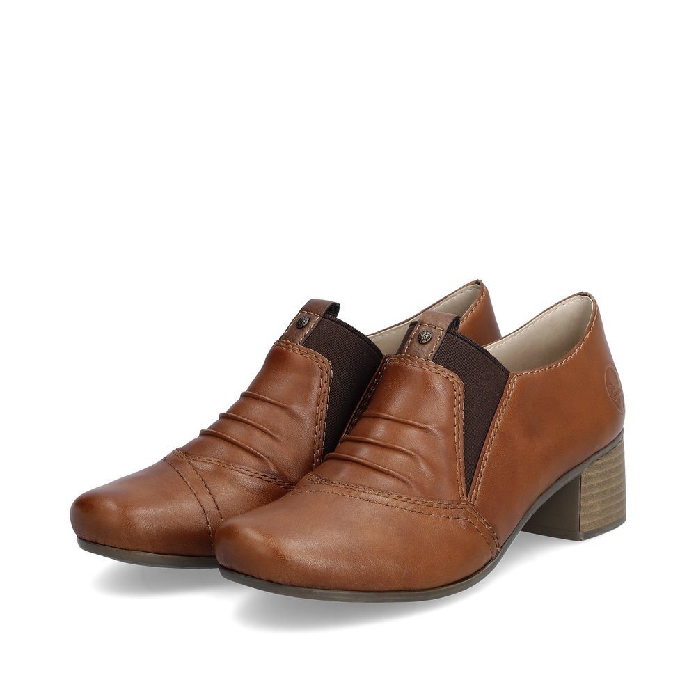 Rieker chaussons marron pour femmes 41657-25 avec un insert élastique. Chaussures inclinée sur le côté.