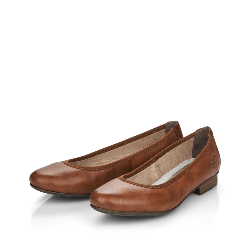 Maroon Rieker women´s ballerinas 51994-24 with an extra soft cover sole. Shoes laterally.