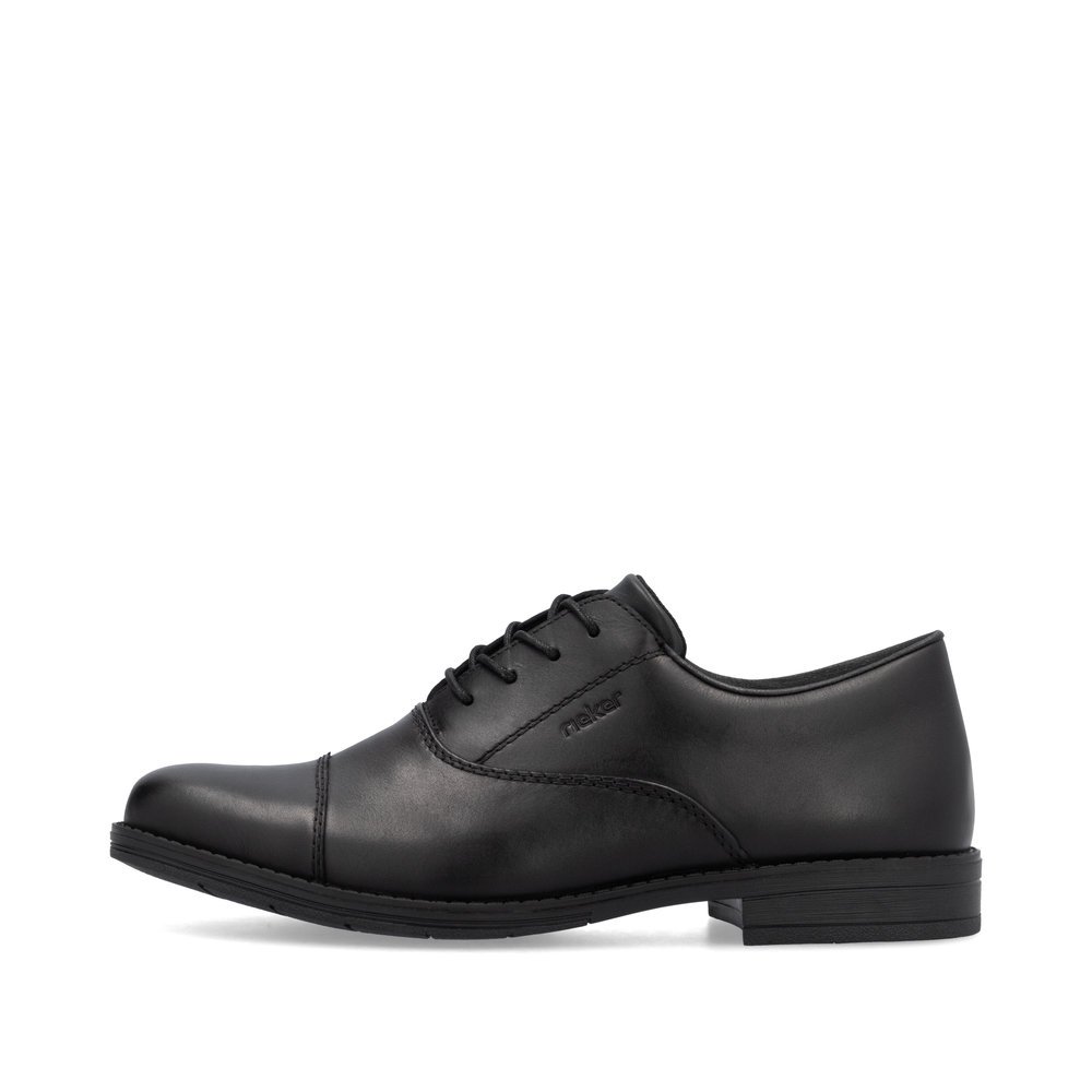 Jet black Rieker men´s lace-up shoes 10317-00 with comfort width G 1/2. Outside of the shoe.