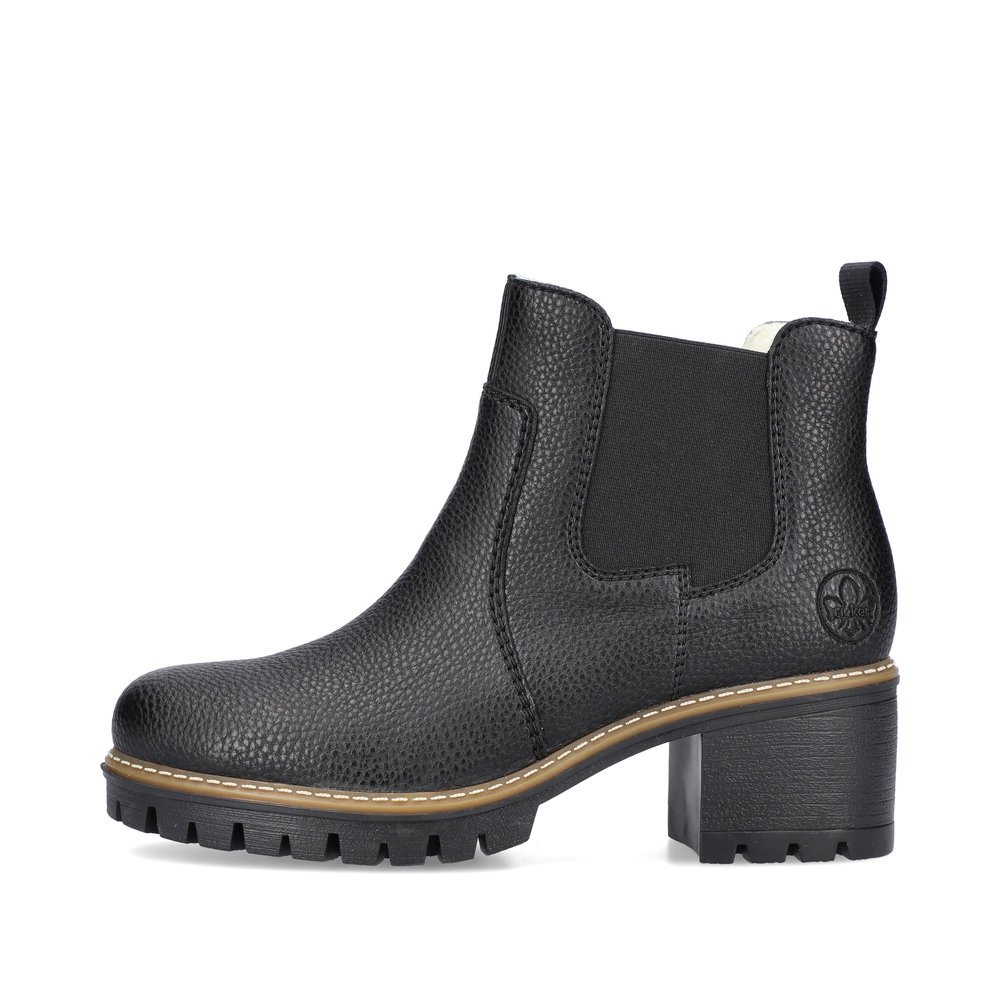 Matt black Rieker women´s Chelsea boots Y8650-00 with a zipper. Outside of the shoe.