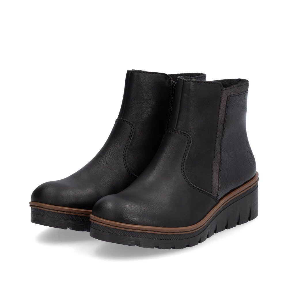 Matt black Rieker women´s ankle boots X9150-00 with a zipper. Shoes laterally.