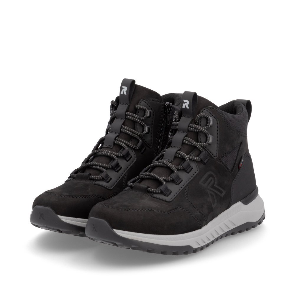 Schwarze Rieker Herren Sneaker High U0172-00 mit wasserabweisender TEX-Membran. Schuhpaar seitlich schräg.