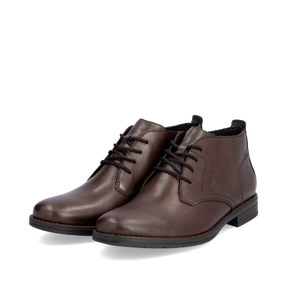 Chocolate brown Rieker men´s lace-up boots 10302-25 with lacing. Shoes laterally.