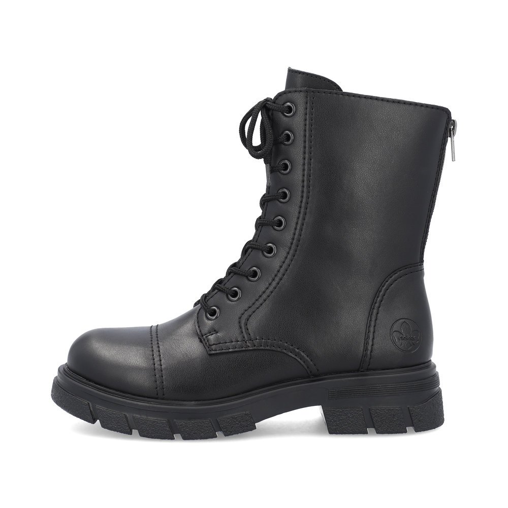 Matt black Rieker women´s biker boots Z9107-00 with a zipper. Outside of the shoe.