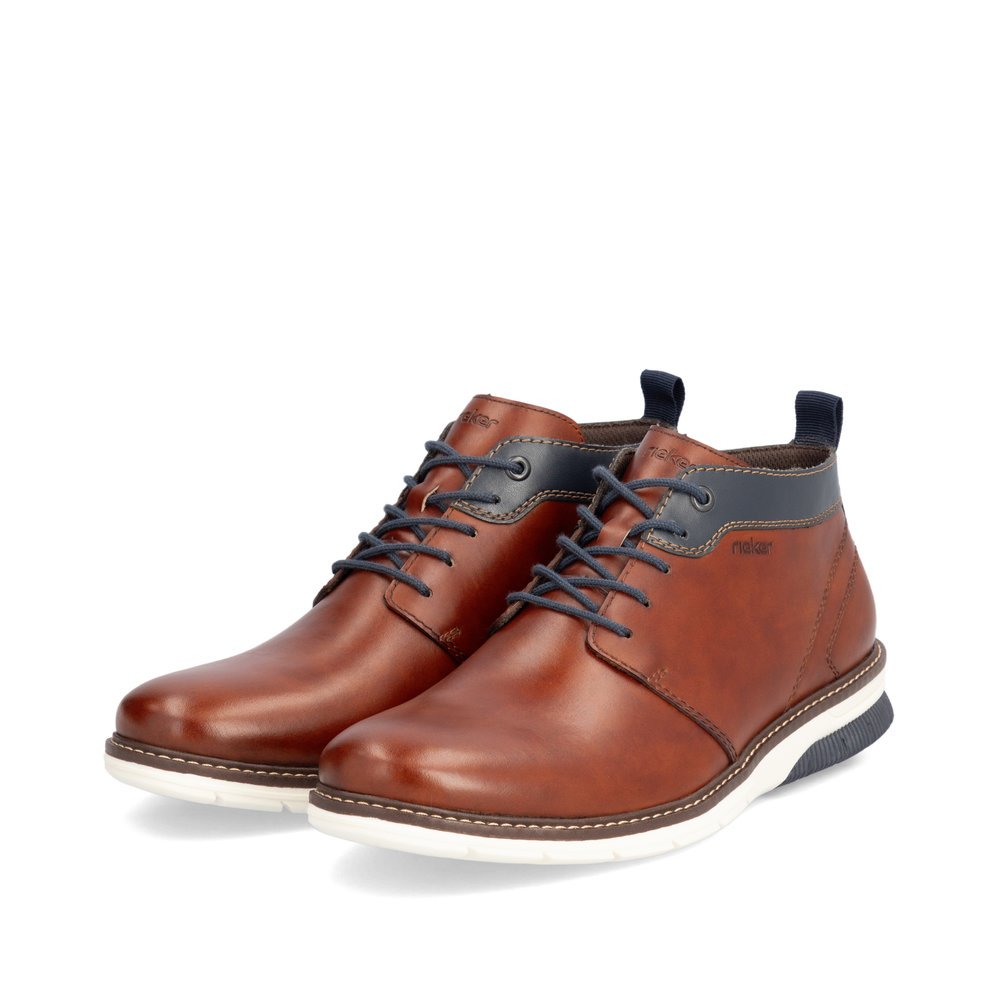 Chaussures à lacets Rieker marron pour homme 14417-24 avec largeur G 1/2. Chaussures inclinées sur le côté.