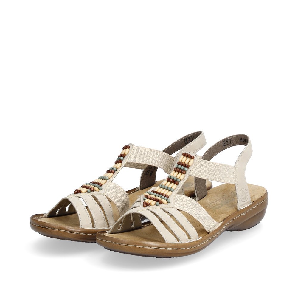 Rieker sandales à lanières beiges femmes 60851-62 avec insert élastique. Chaussures inclinée sur le côté.