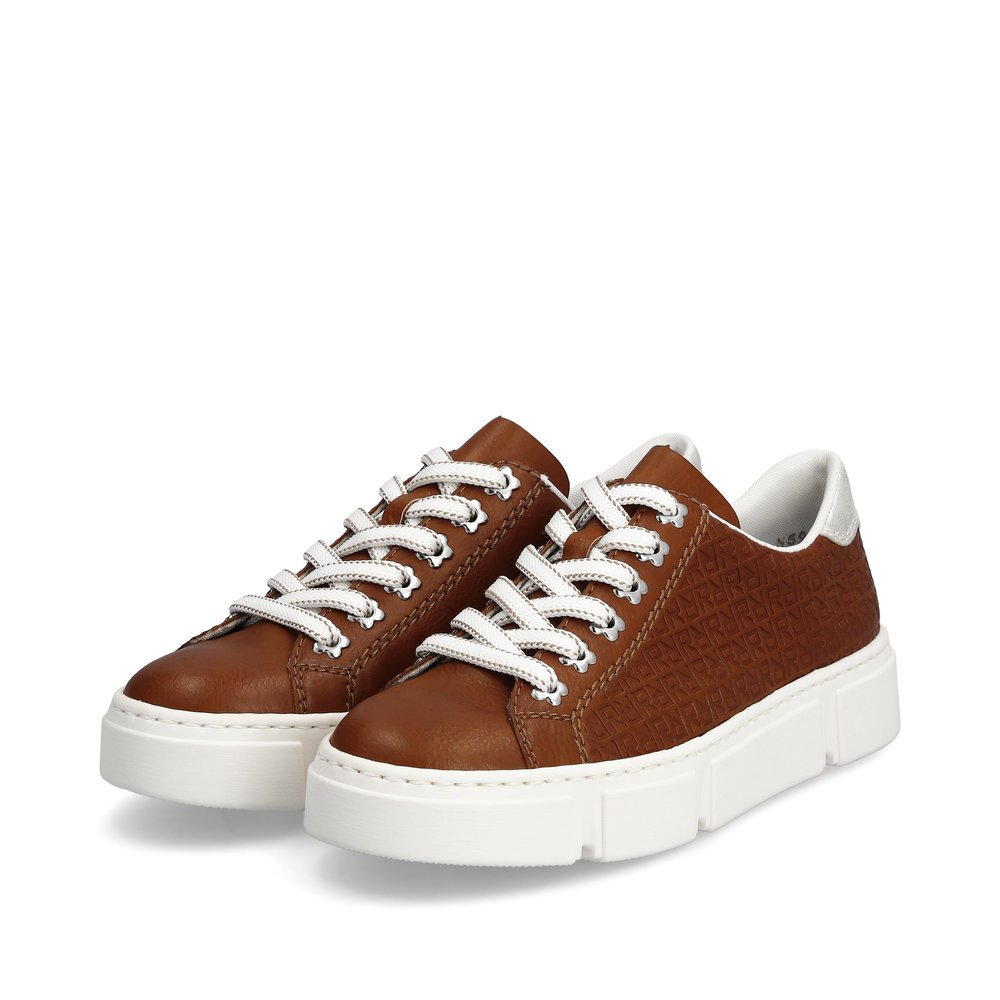 Brown Rieker women´s low-top sneakers N5906-24 with lacing as well as text print. Shoes laterally.