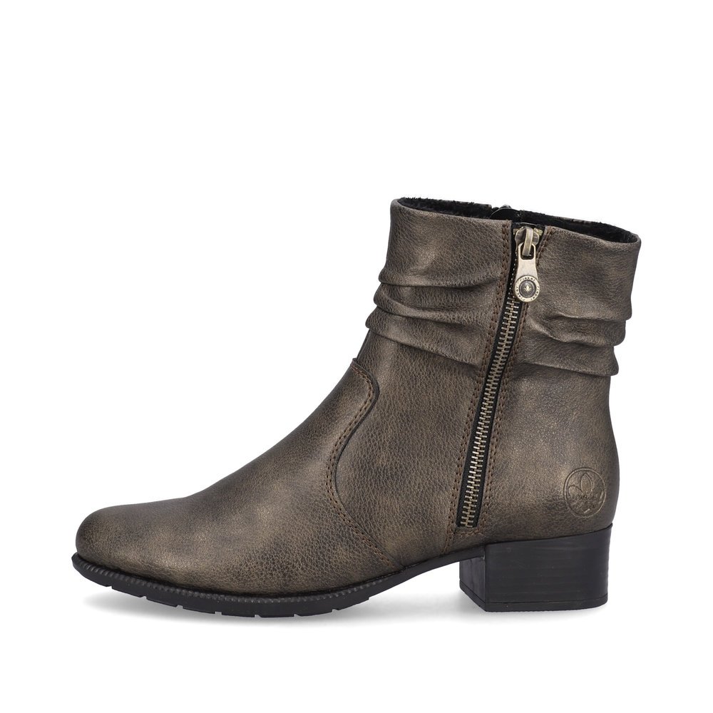 Dark brown Rieker women´s ankle boots 78656-90 with gathered look as well as zipper. Outside of the shoe.