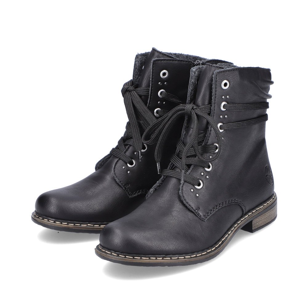 Asphaltschwarze Rieker Damen Schnürstiefel 71218-00 mit einem Reißverschluss. Schuhpaar seitlich schräg.