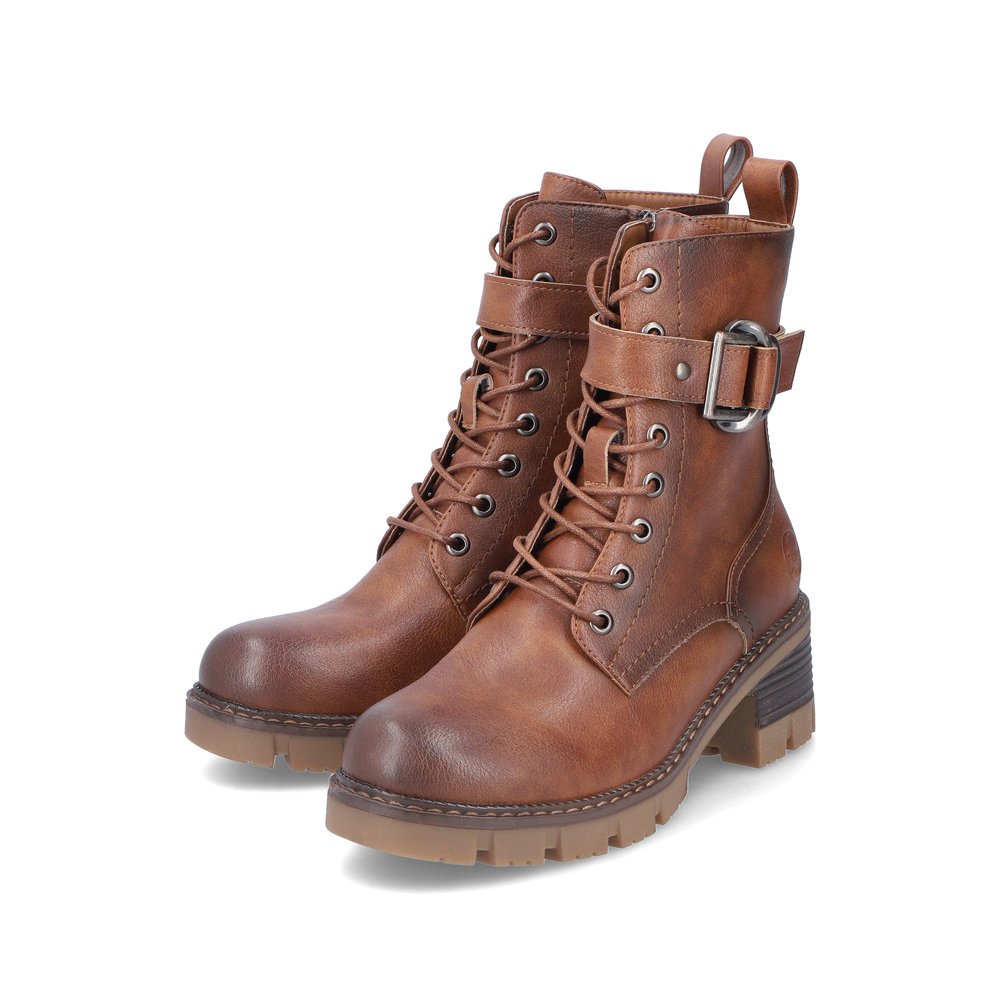 Fox brown Rieker women´s biker boots 92040-24 with a strap with decorative buckle. Shoes laterally.