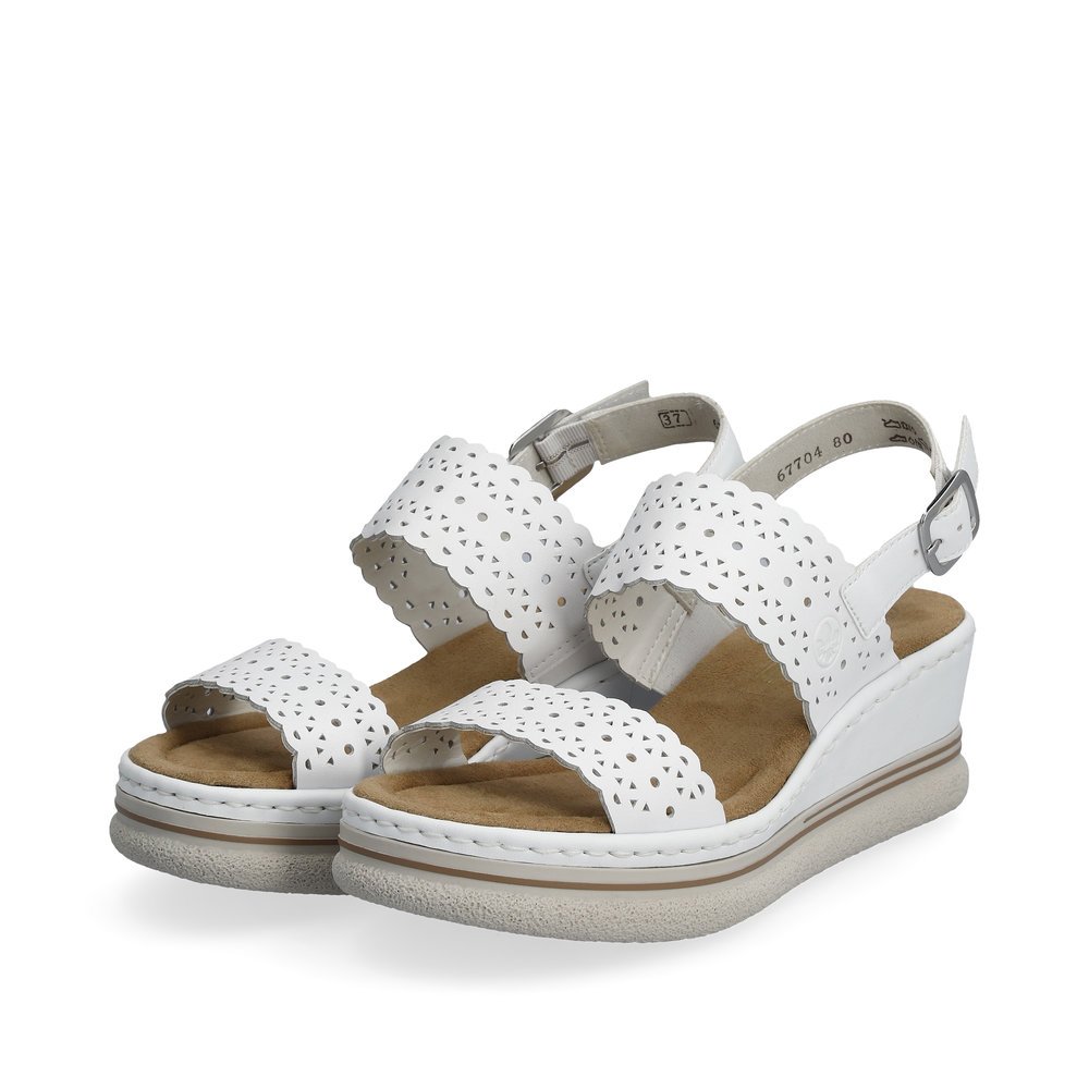 Rieker sandales compensées blanches pour femmes 67704-80 avec une boucle. Chaussures inclinée sur le côté.