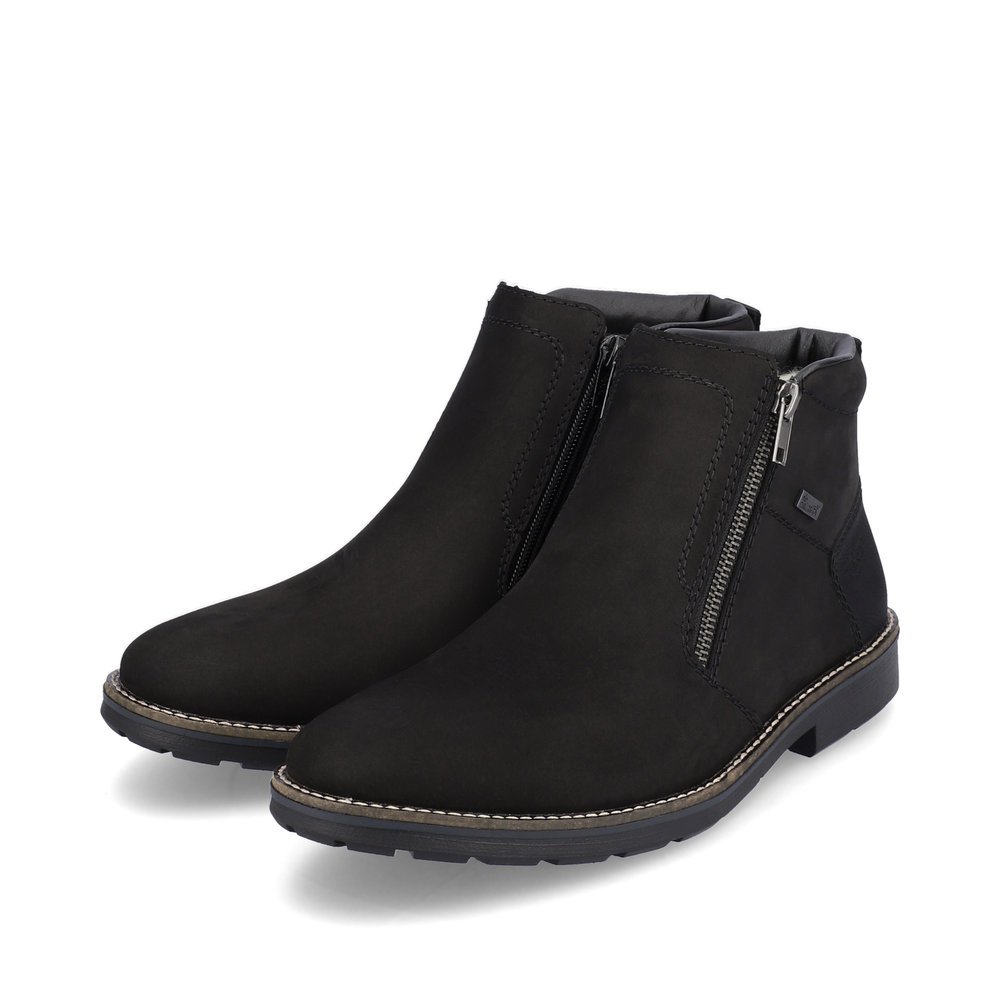 Black Rieker men´s ankle boots 15353-00 with RiekerTEX membrane as well as a zipper. Shoes laterally.