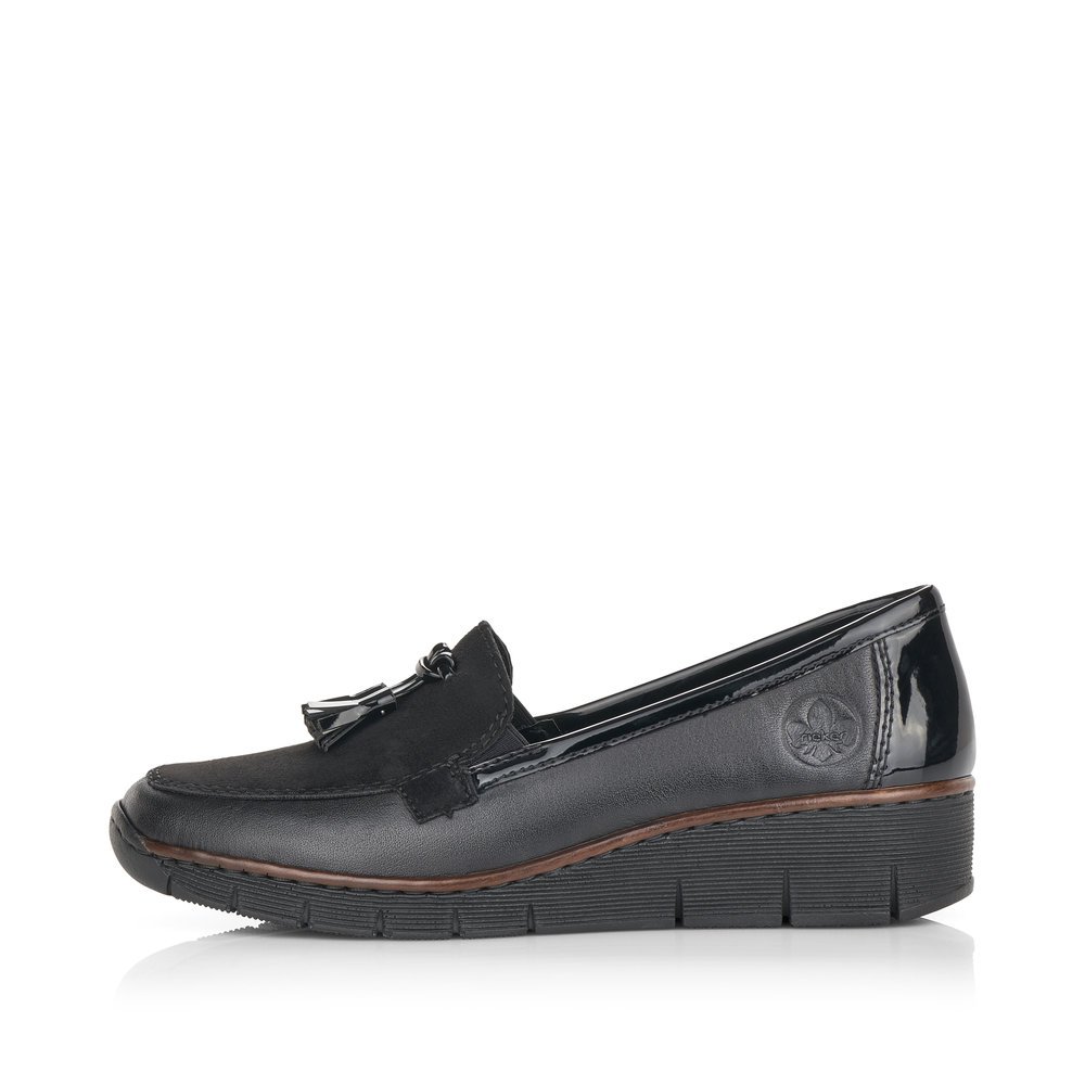 Black Rieker women´s loafers 53771-00 with an elastic insert as well as slim fit E. Outside of the shoe.