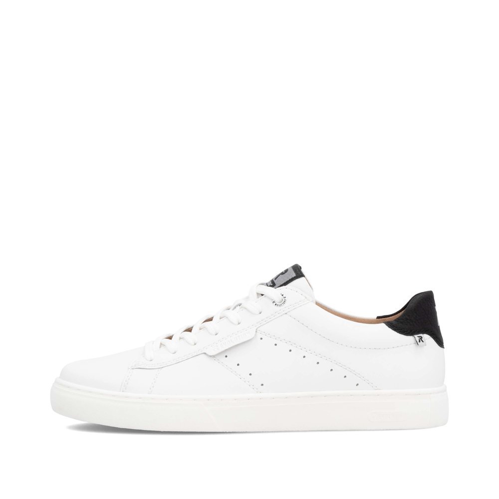 White Rieker men´s low-top sneakers U0704-81 with a TR sole with light EVA inlet. Outside of the shoe.