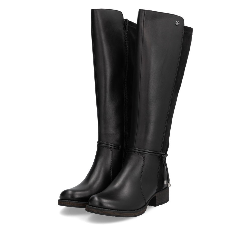 Bottes à tige haute Rieker noires femme Z9564-00 avec corde à la mode. Chaussures inclinées sur le côté.