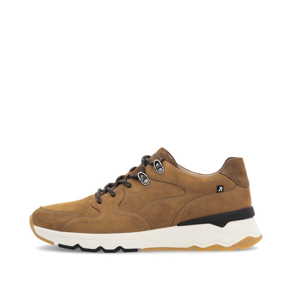 Brown Rieker men´s low-top sneakers U0902-68 with a flexible sole as well as lacing. Outside of the shoe.