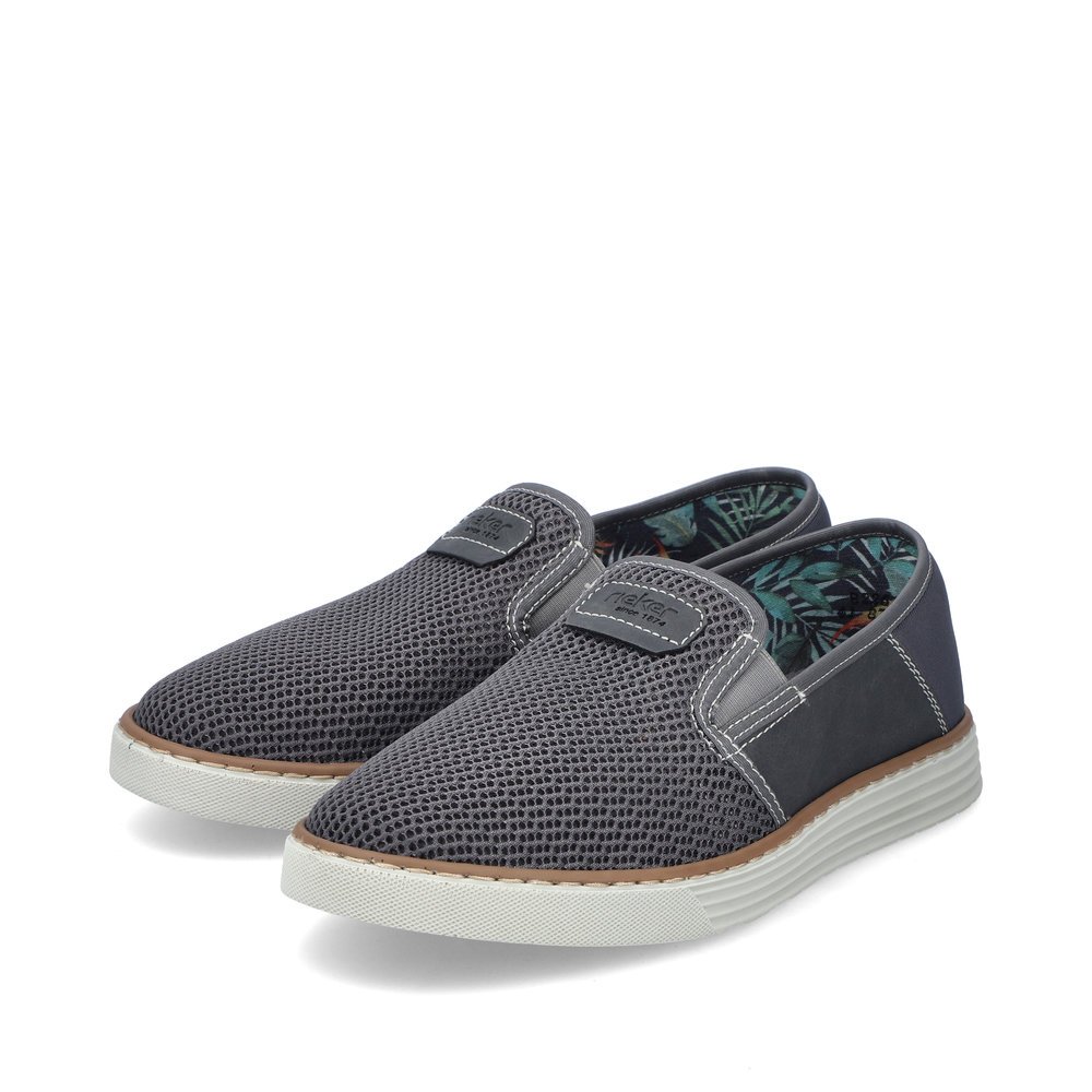 Stone grey Rieker men´s slippers B2267-45 with a fold-down heel section. Shoes laterally.