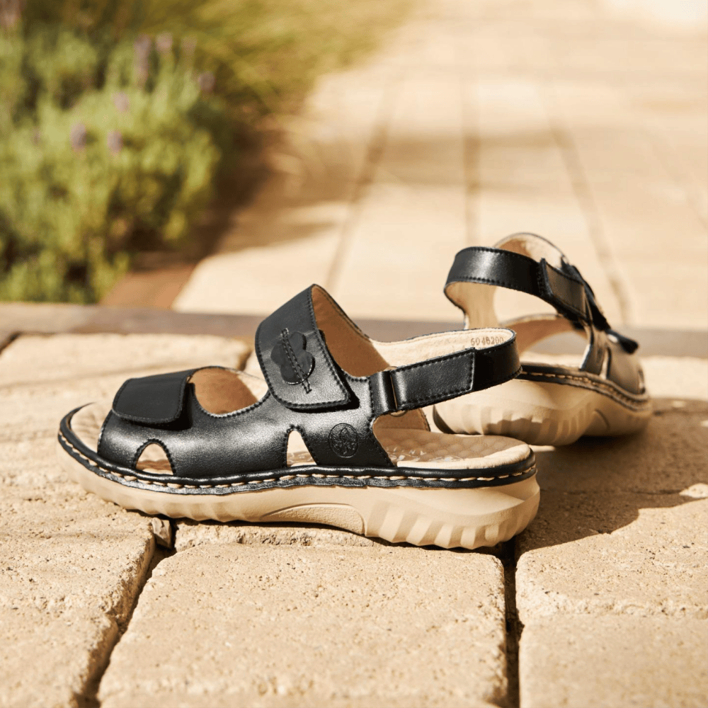 Rieker Sandalen 60462-00 für Damen mit Noppenfußbett.