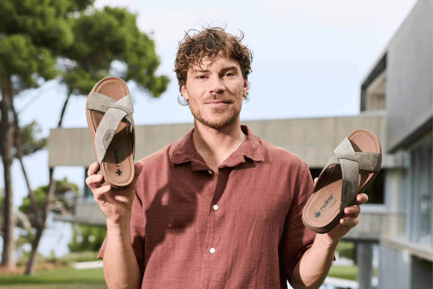 Mules 27080-25 pour hommes.