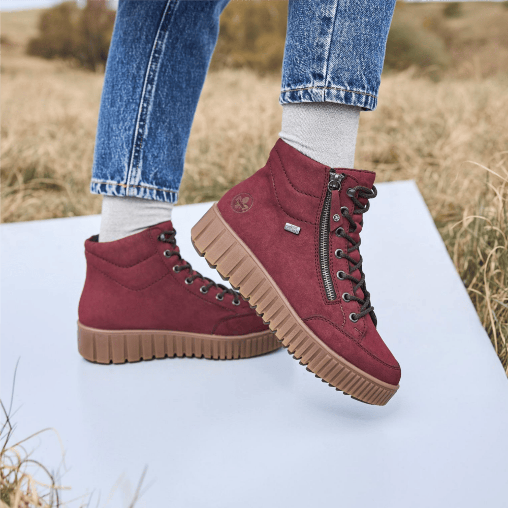 Bottes Courtes Y6104-35 de Rieker.