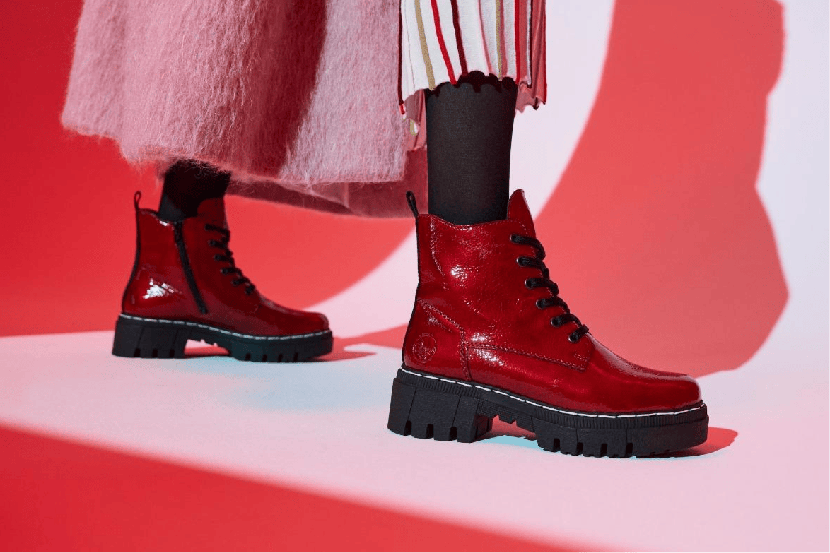 Rote Bikerboots 74020-33 von Rieker.