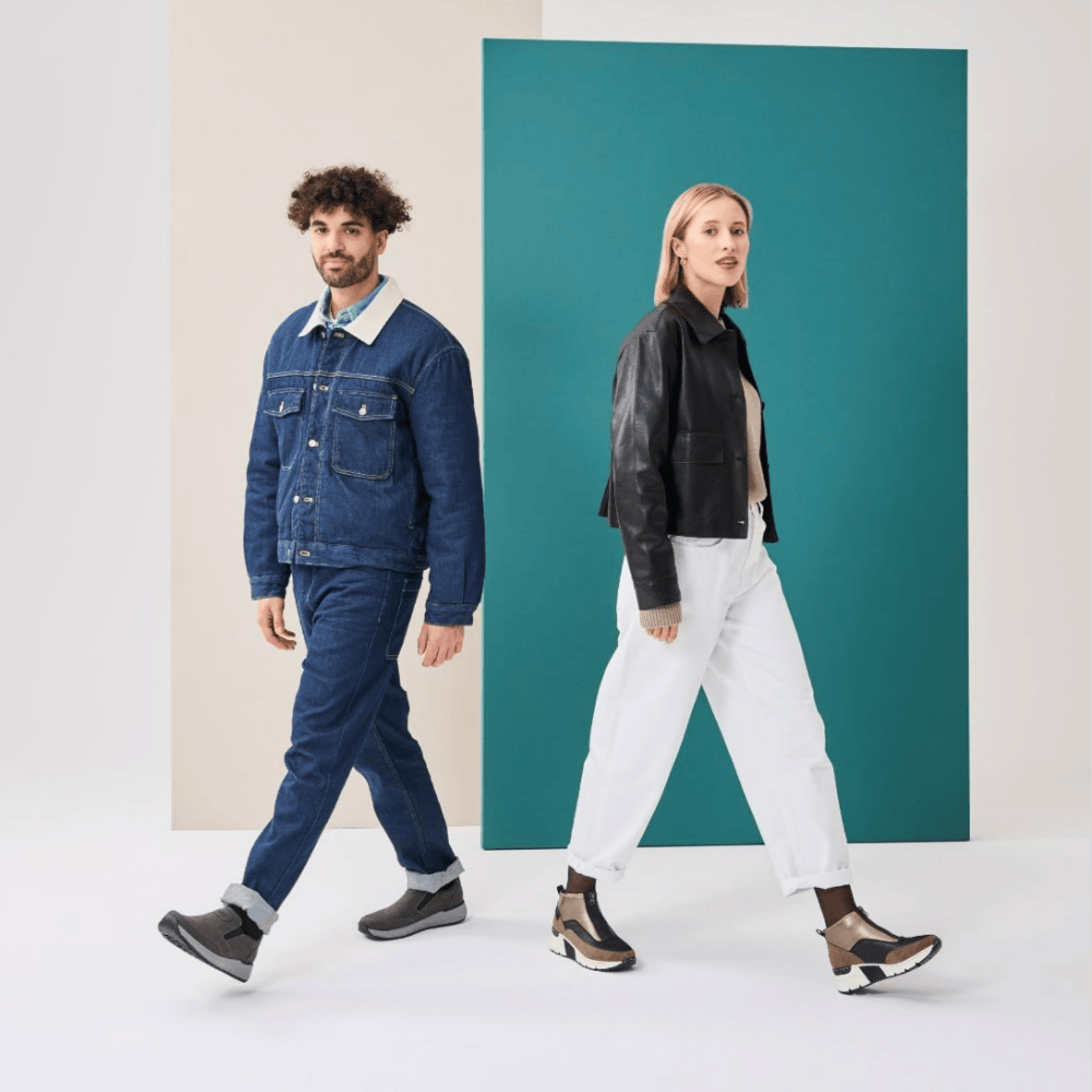 Les mannequins de Rieker portent les chaussures N6352-25 et 11550-45.