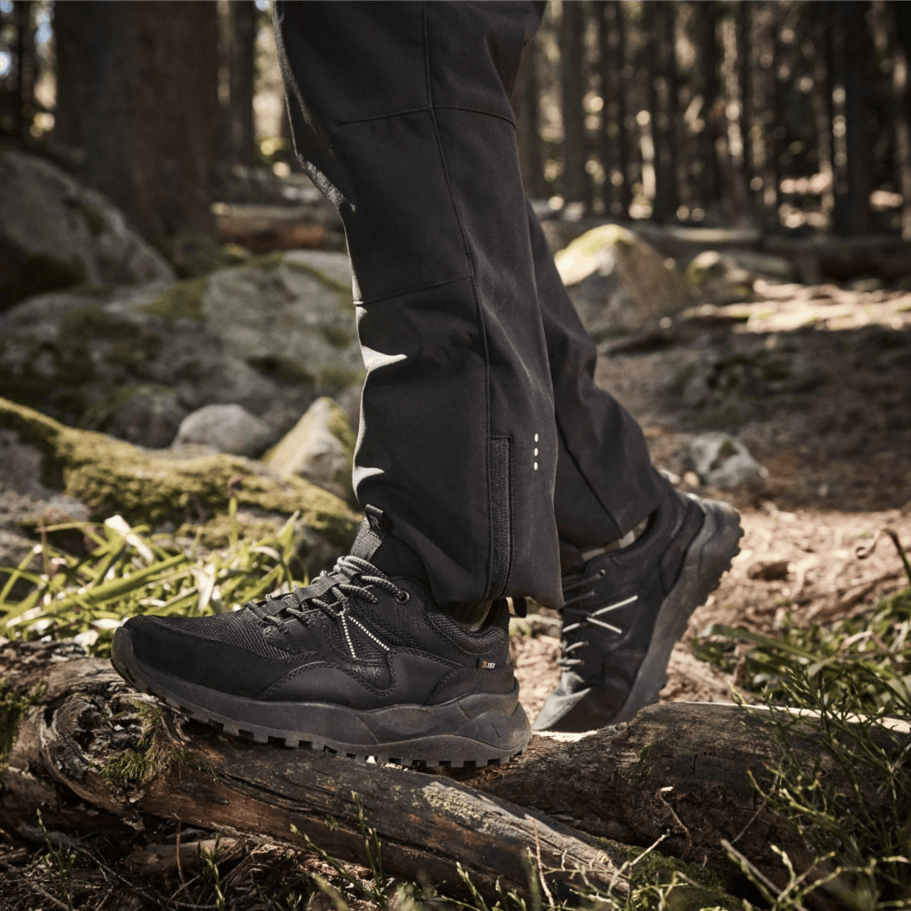Rieker SneakerU1301-01 beim Wandern.