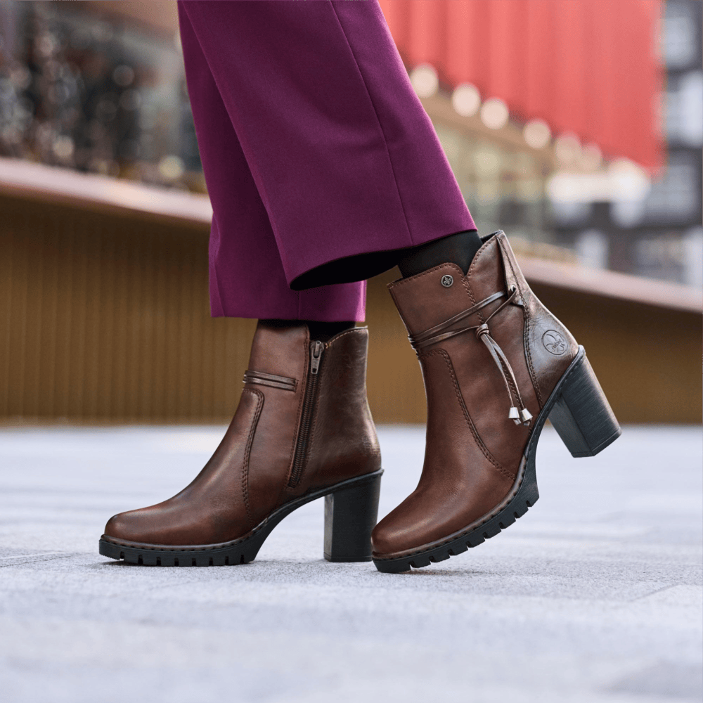 Echtleder Stiefeletten von Rieker y2567-22.