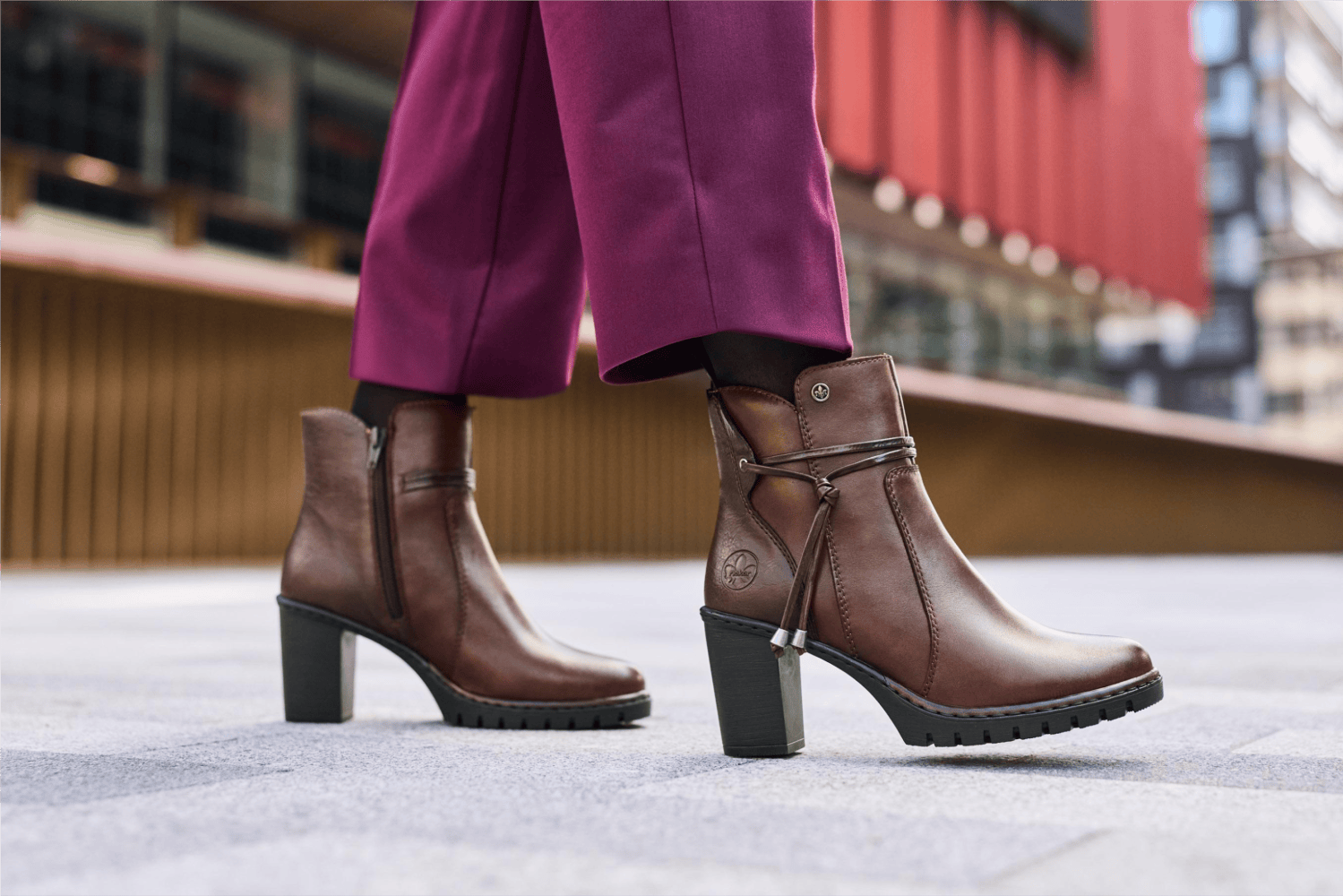 Stiefeletten y2567-22 für das Office.