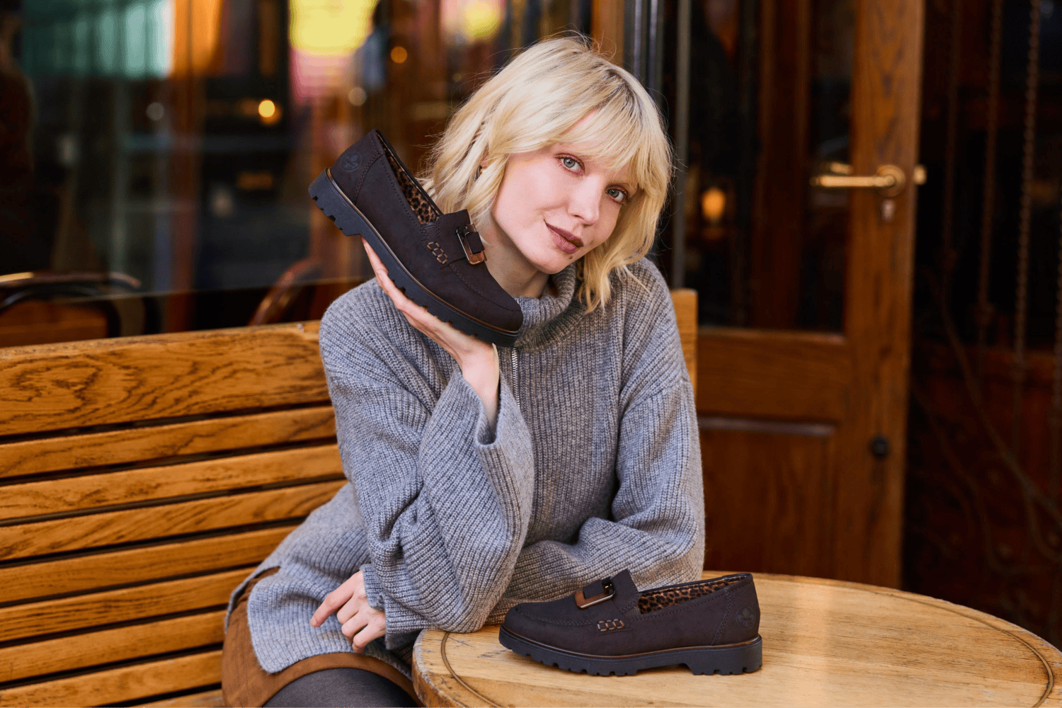 Frau mit Loafer der neuen Herbstkollektion 2026.