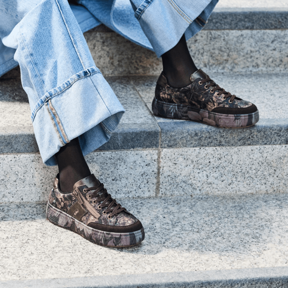 Sneaker m7711-26 von Rieker mit herausnehmbarer Innensohle für individuellen Komfort.