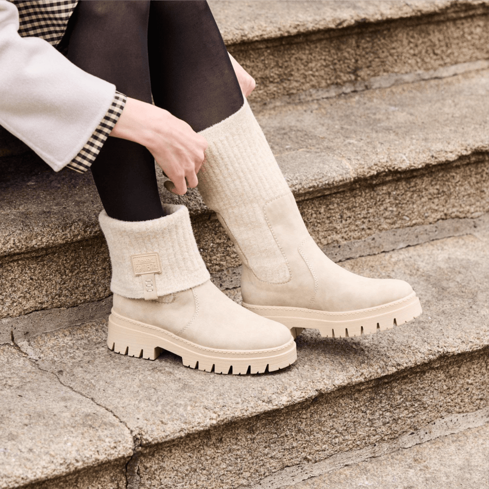 Bottines avec élastique.
