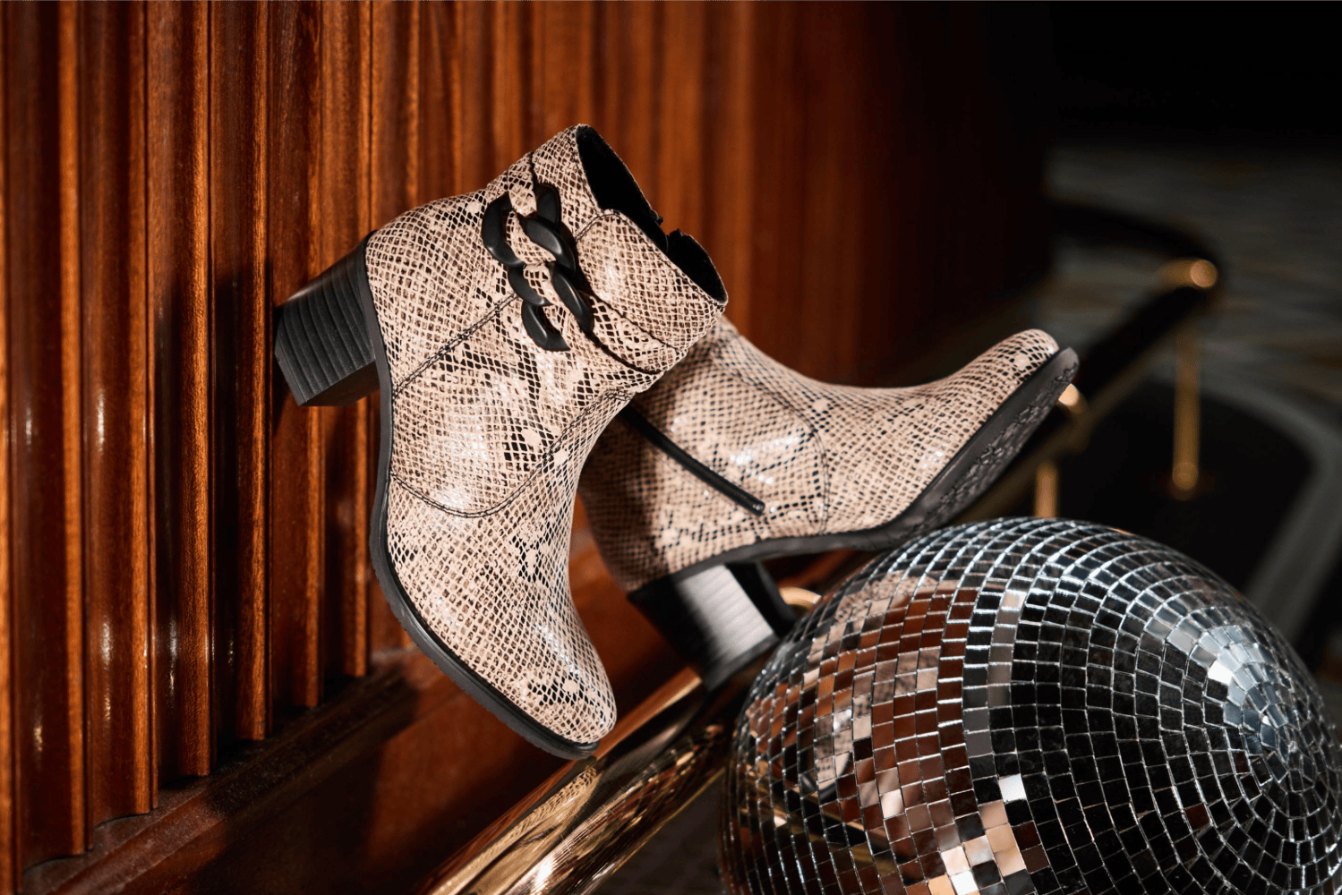 Festliche Stiefeletten y2066-64 mit Schlangenprint.