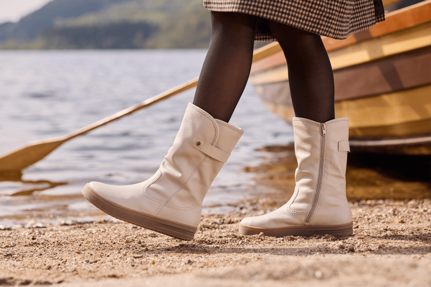 Cremeweiße Stiefel L2580-60 von Rieker.