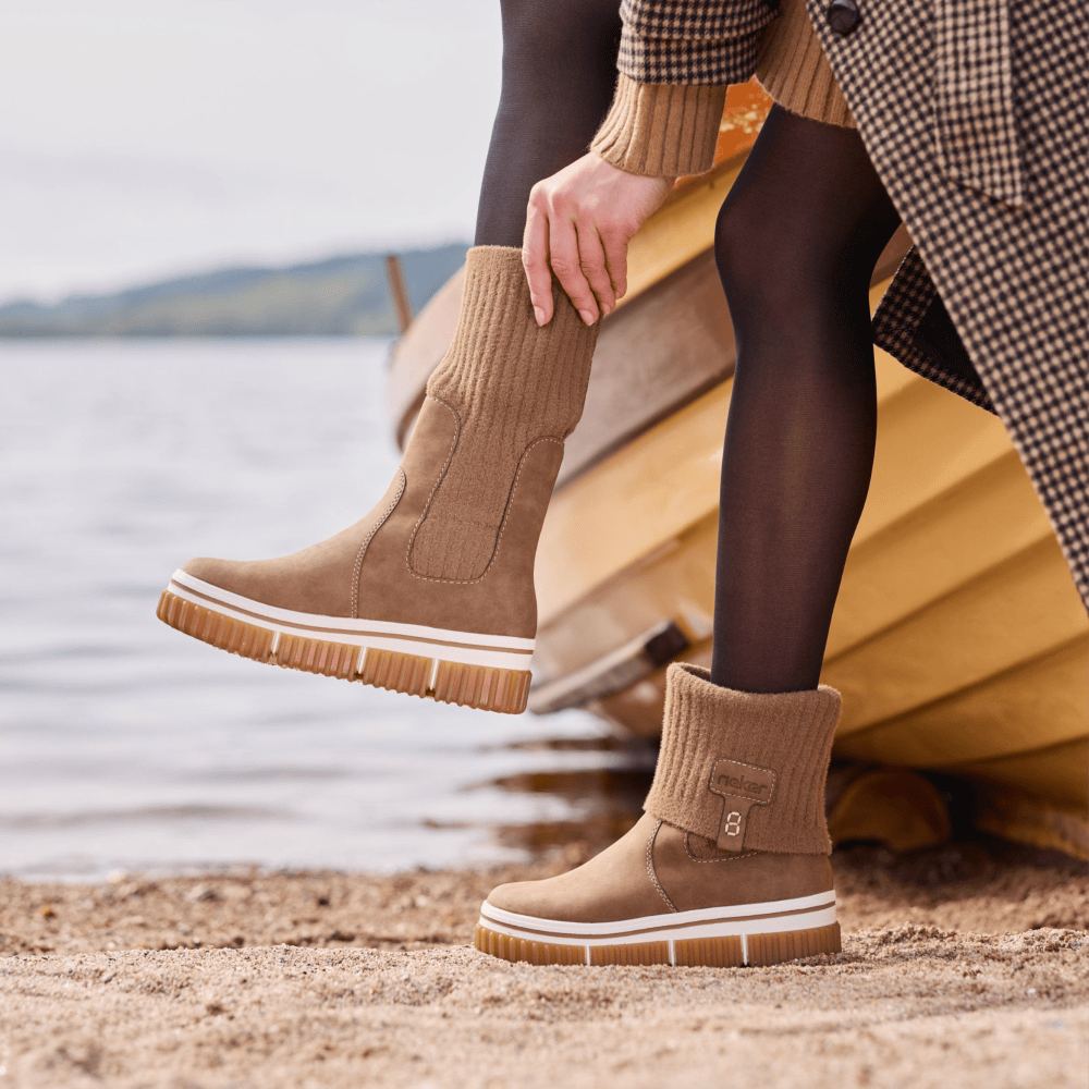 Bottines avec élastique.
