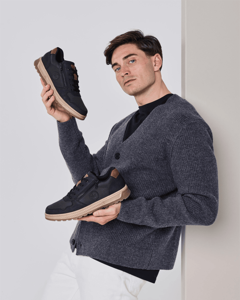 Sneaker 37029-01 aus der neuen Kollektion.