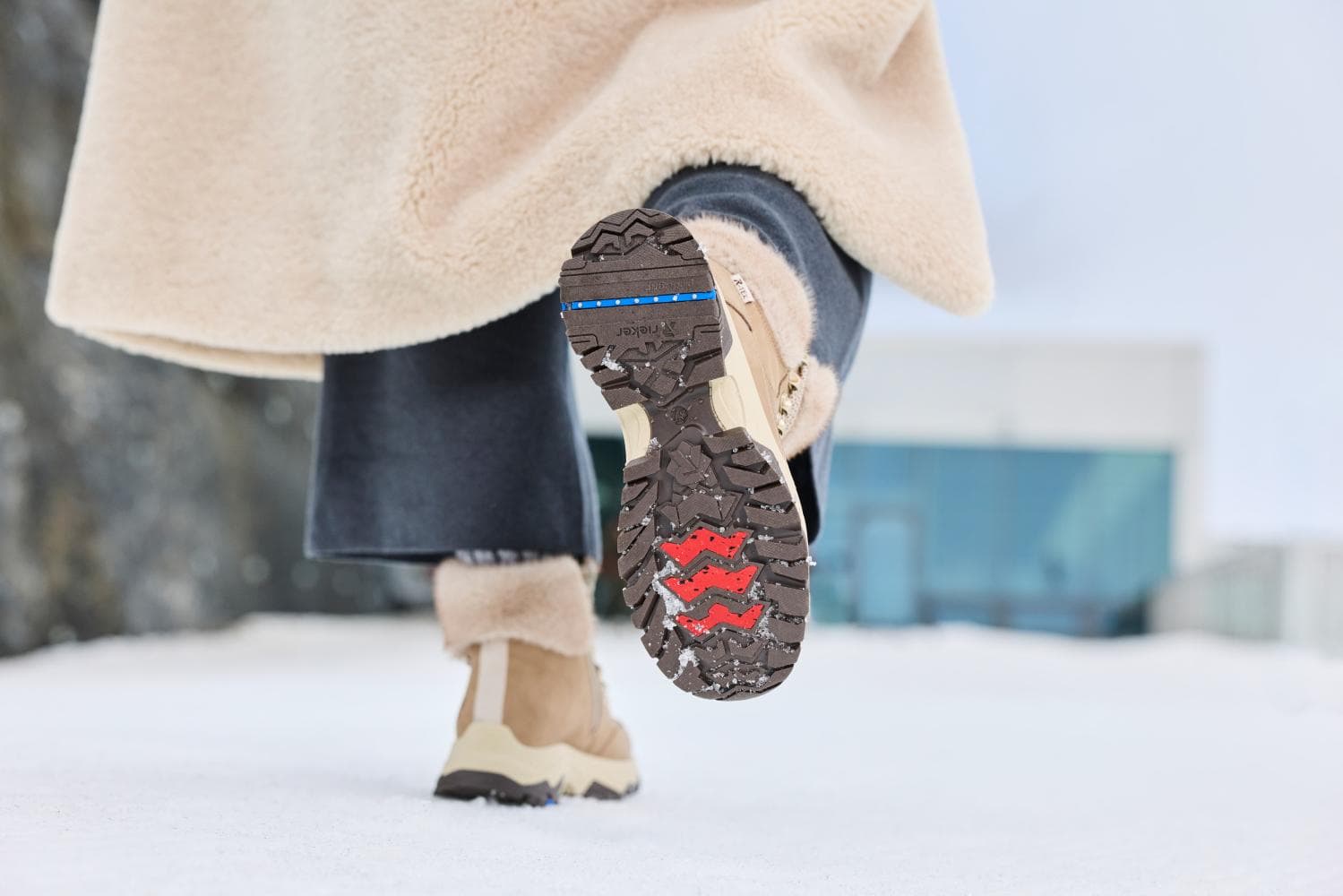 Bottes d\'hiver Rieker Z3971-20 dotées de la fonction Glacier Grip.
