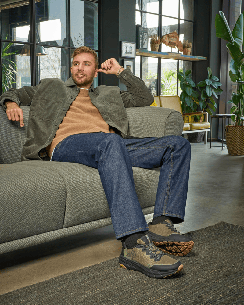 Christoph Kramer with football under hier arm and rieker shoes
